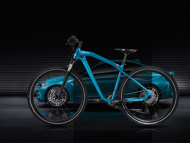 MOTORSPORT FEELING ON A BICYCLE: THE BMW CRUISE M BIKE LIMITED EDITION.